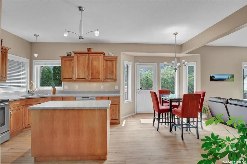 211 Brookshire Crescent Saskatoon SK S7V 1H1