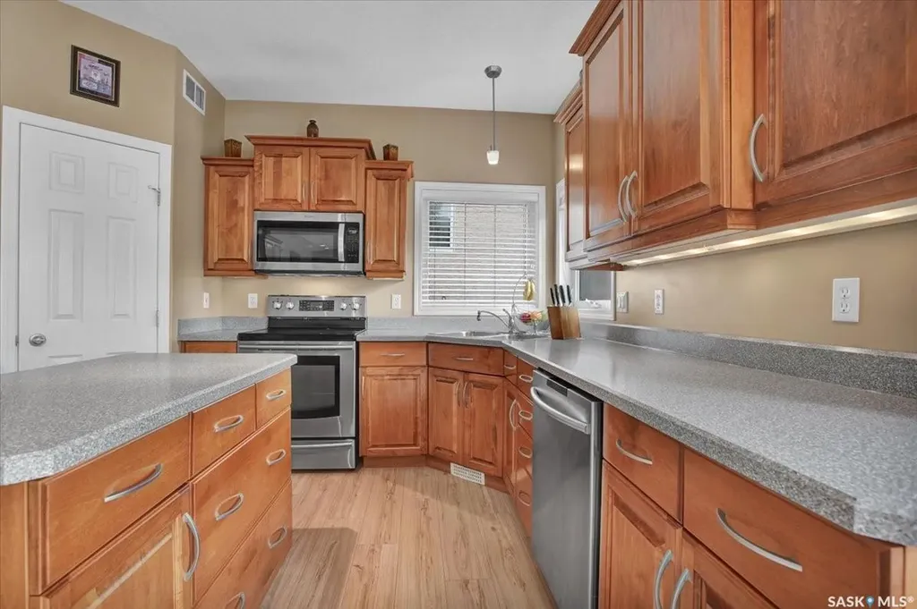 211 Brookshire Crescent Saskatoon SK S7V 1H1