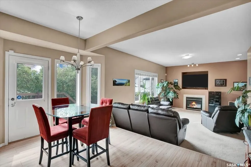211 Brookshire Crescent Saskatoon SK S7V 1H1