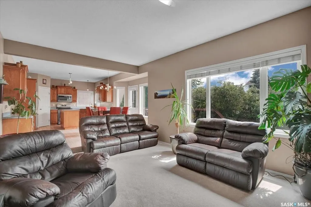211 Brookshire Crescent Saskatoon SK S7V 1H1