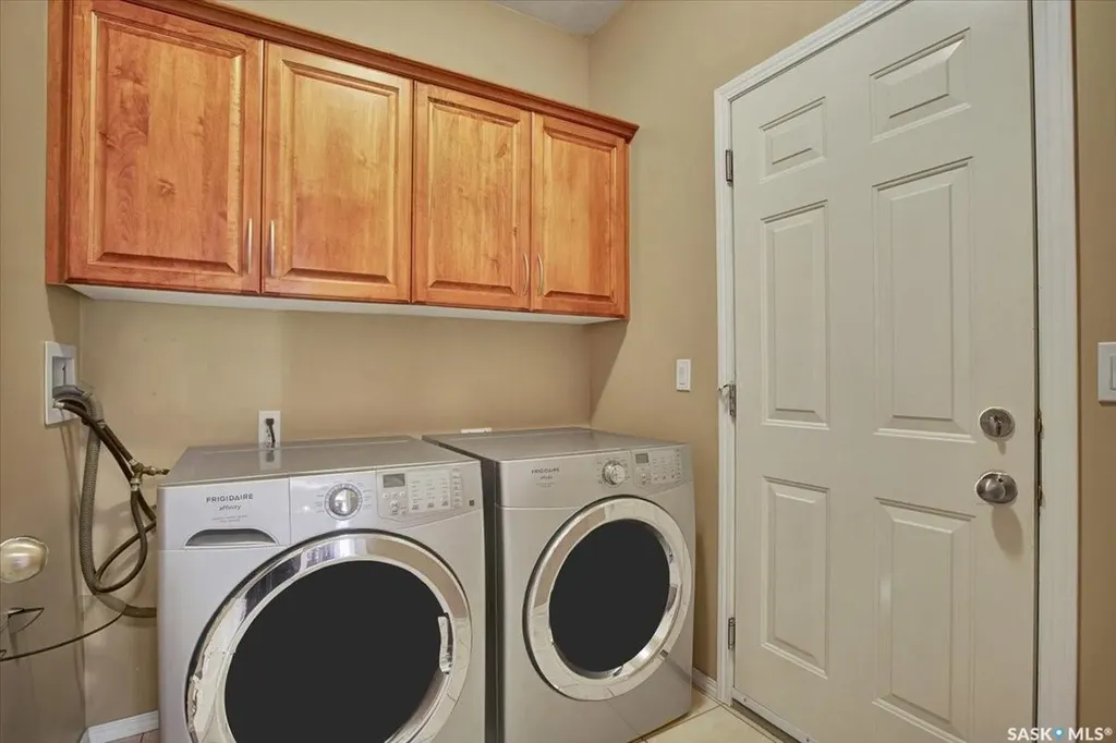 211 Brookshire Crescent Saskatoon SK S7V 1H1