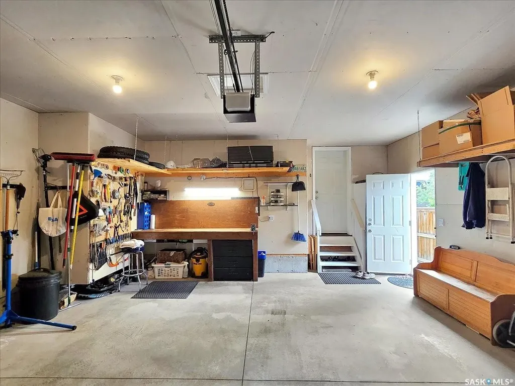 211 Brookshire Crescent Saskatoon SK S7V 1H1