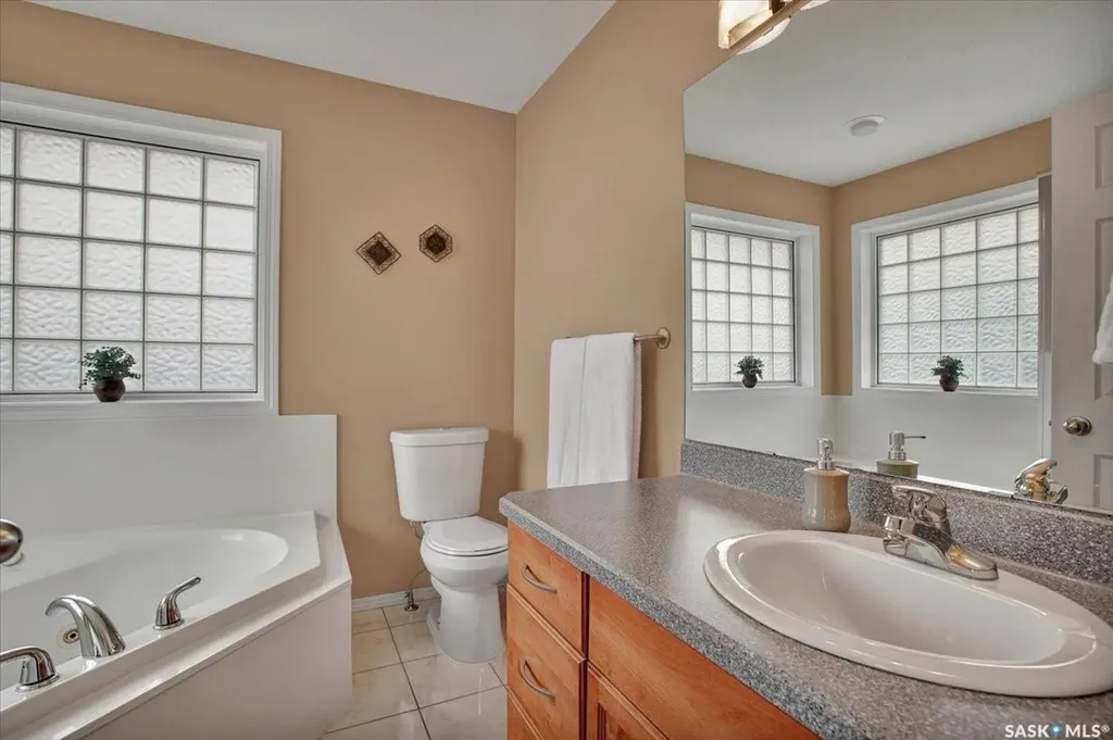 211 Brookshire Crescent Saskatoon SK S7V 1H1