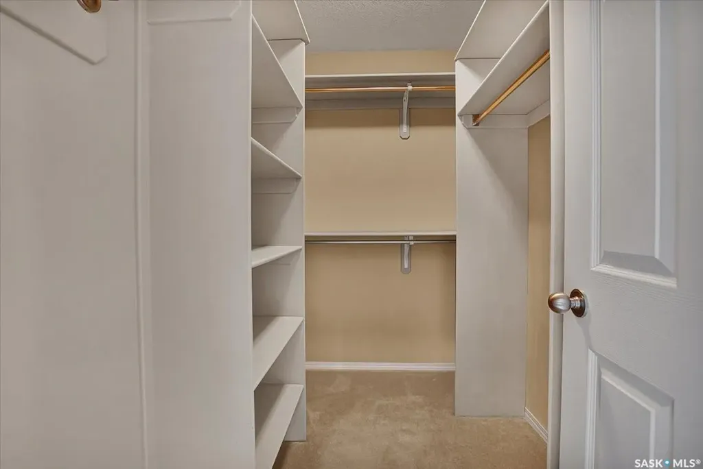 211 Brookshire Crescent Saskatoon SK S7V 1H1