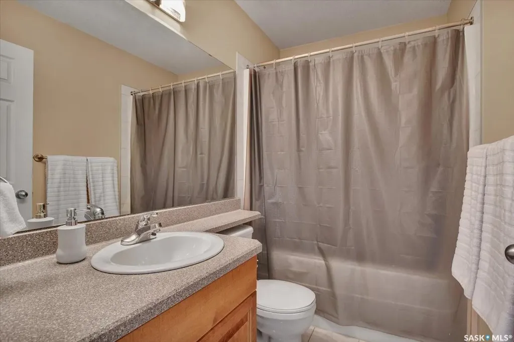 211 Brookshire Crescent Saskatoon SK S7V 1H1