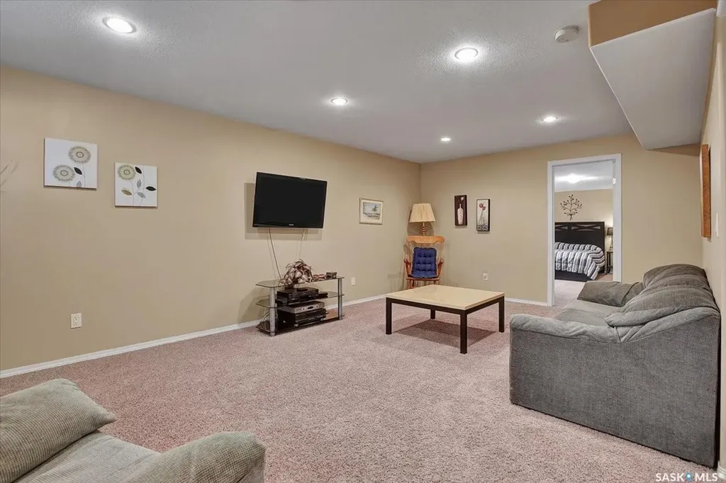 211 Brookshire Crescent Saskatoon SK S7V 1H1