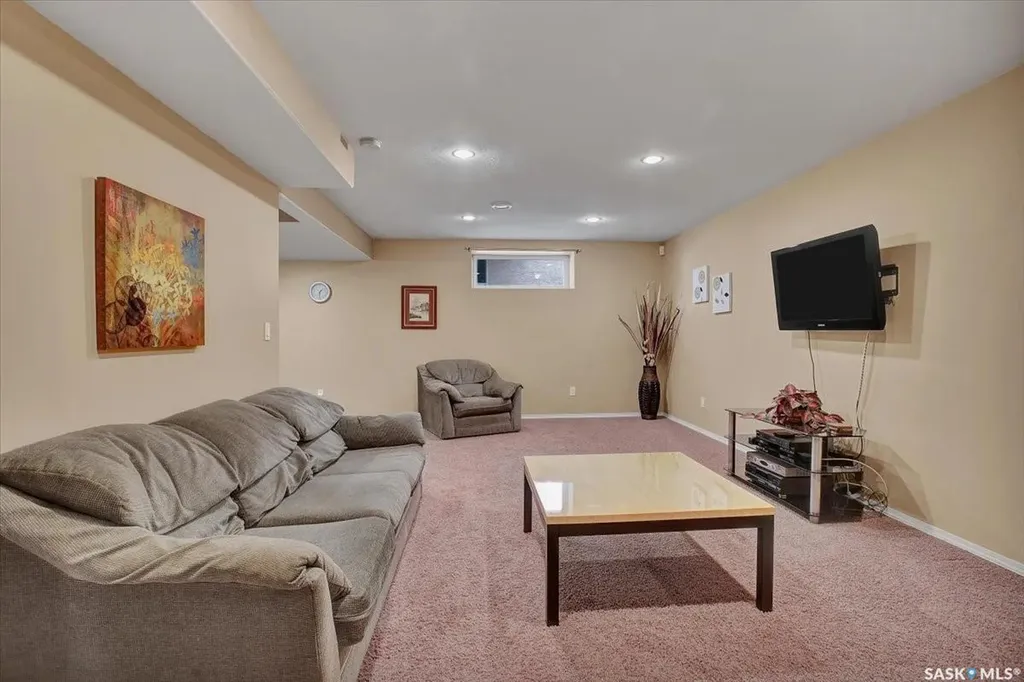 211 Brookshire Crescent Saskatoon SK S7V 1H1