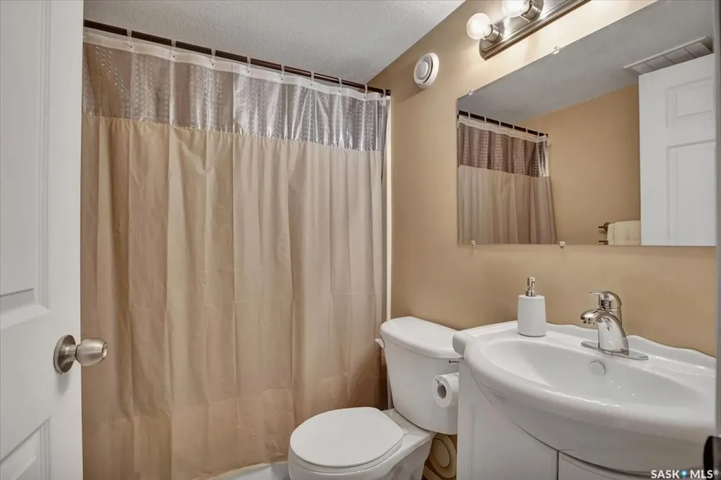 211 Brookshire Crescent Saskatoon SK S7V 1H1