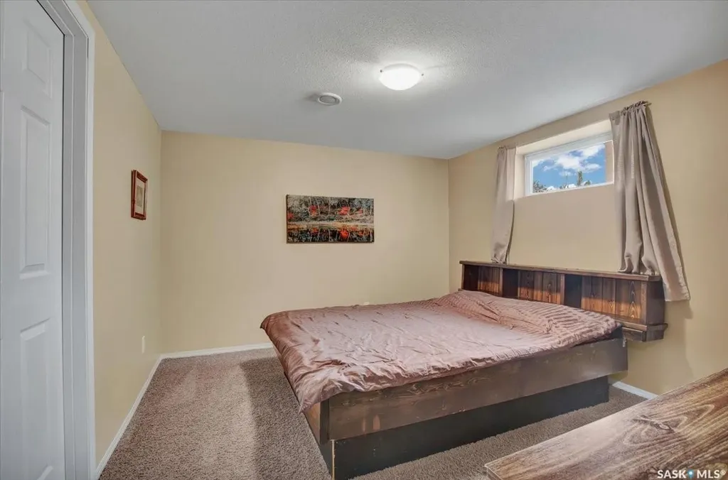 211 Brookshire Crescent Saskatoon SK S7V 1H1