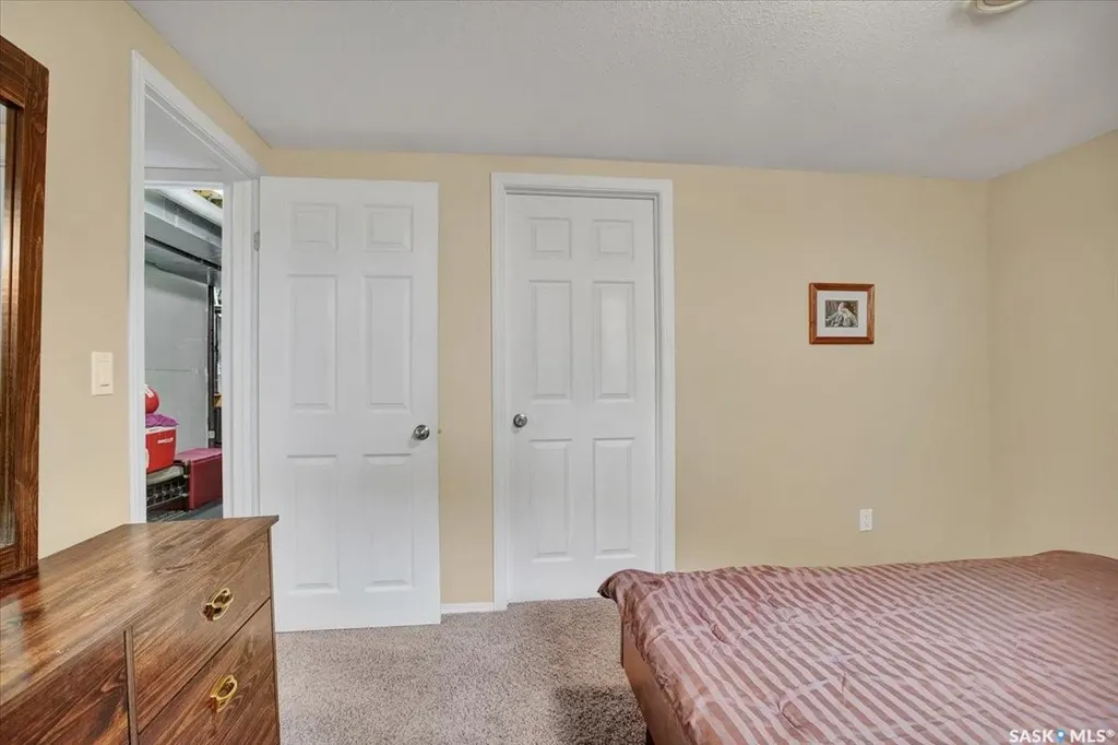 211 Brookshire Crescent Saskatoon SK S7V 1H1