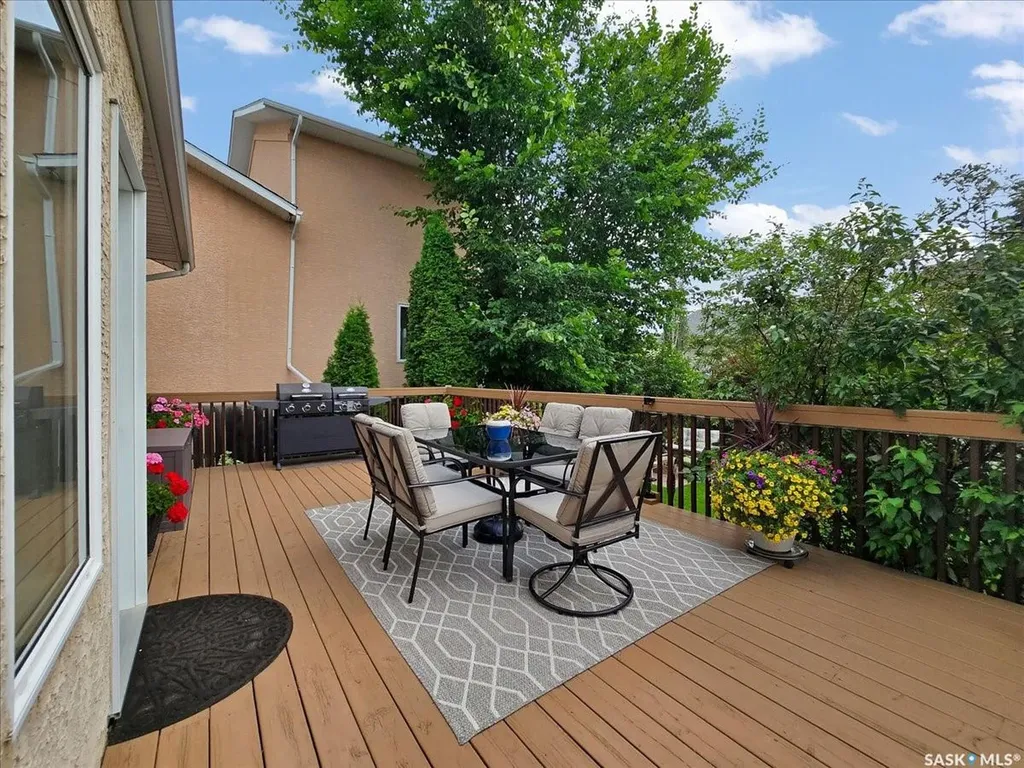 211 Brookshire Crescent Saskatoon SK S7V 1H1
