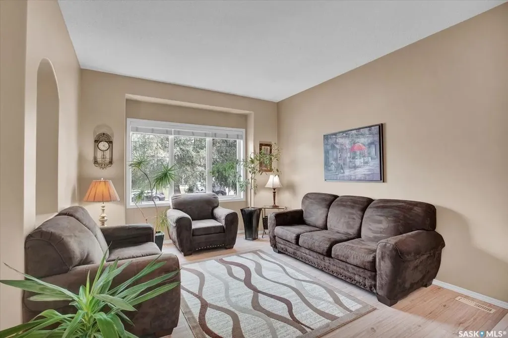 211 Brookshire Crescent Saskatoon SK S7V 1H1