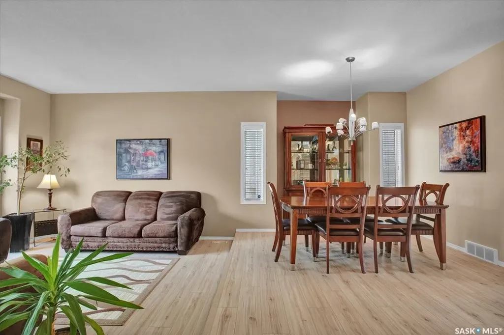 211 Brookshire Crescent Saskatoon SK S7V 1H1
