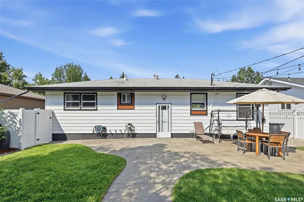 2321 Mckinnon Avenue S Saskatoon SK S7N 1N7