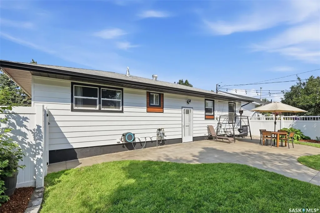 2321 Mckinnon Avenue S Saskatoon SK S7N 1N7