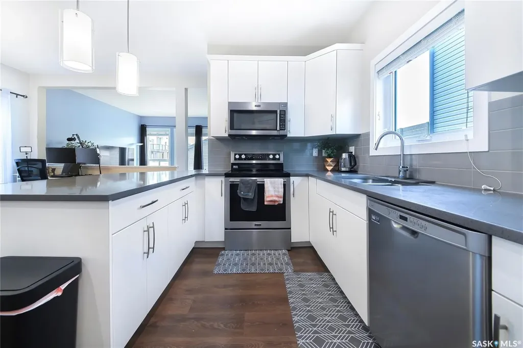 303 Delainey Manor Saskatoon SK S7V 0N4