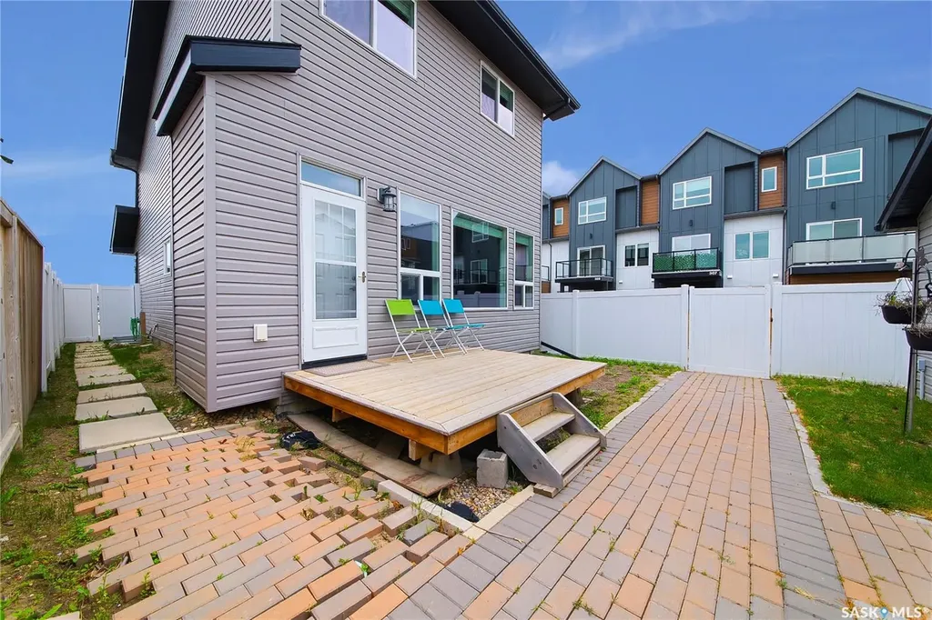 303 Delainey Manor Saskatoon SK S7V 0N4