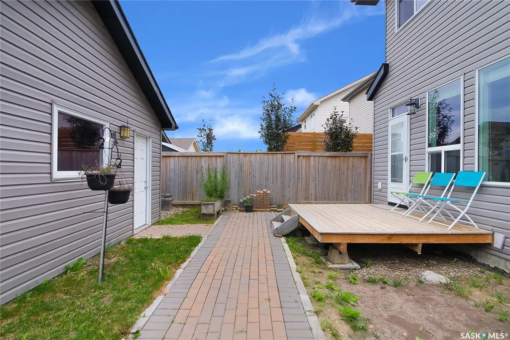 303 Delainey Manor Saskatoon SK S7V 0N4