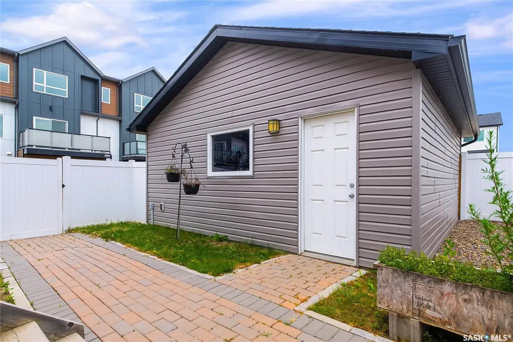 303 Delainey Manor Saskatoon SK S7V 0N4