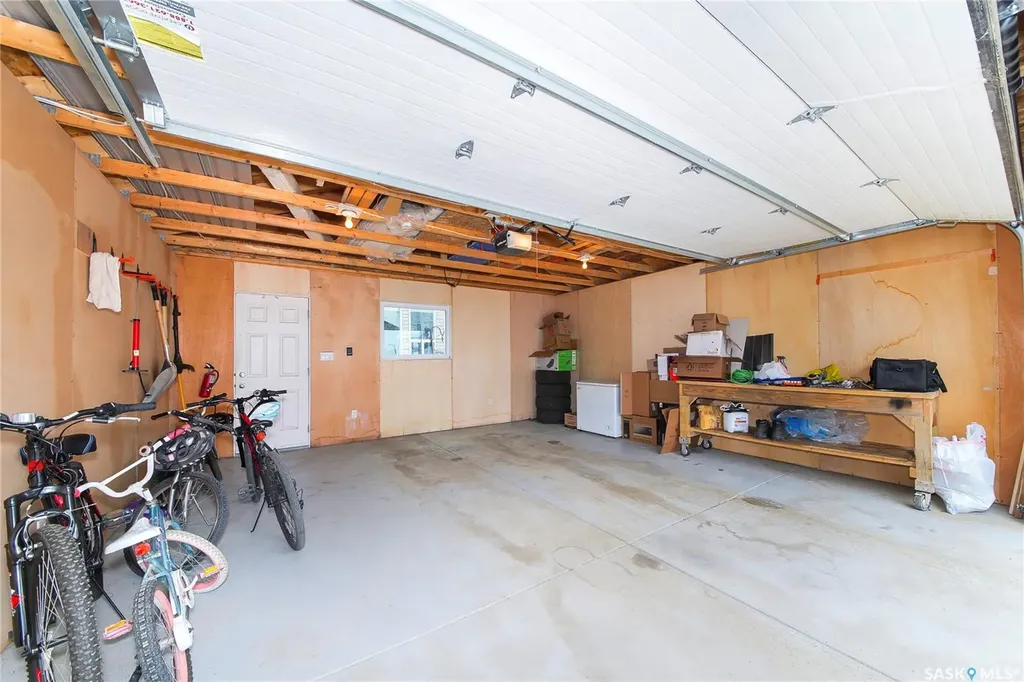 303 Delainey Manor Saskatoon SK S7V 0N4