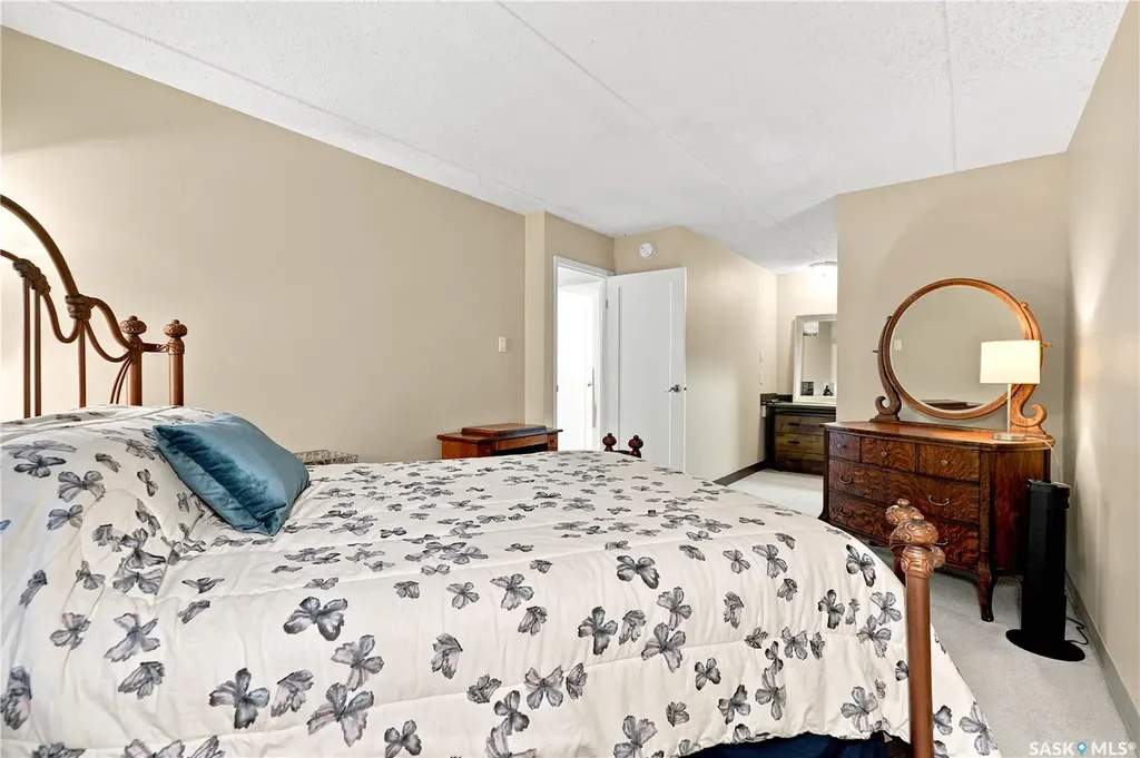441 Pendygrasse Road Saskatoon SK S7M 5C1