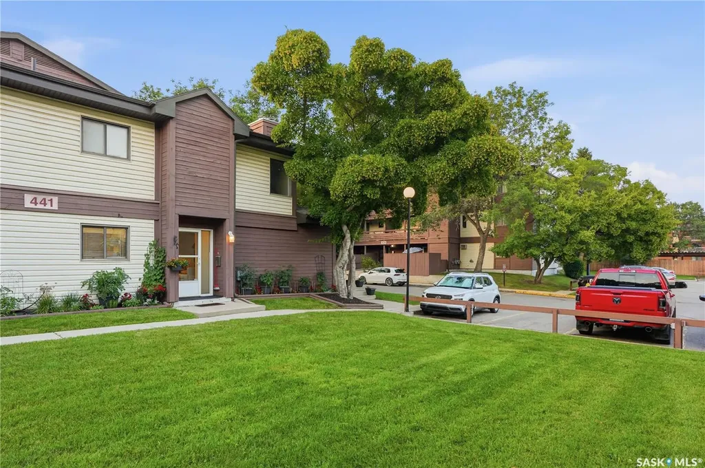 441 Pendygrasse Road Saskatoon SK S7M 5C1