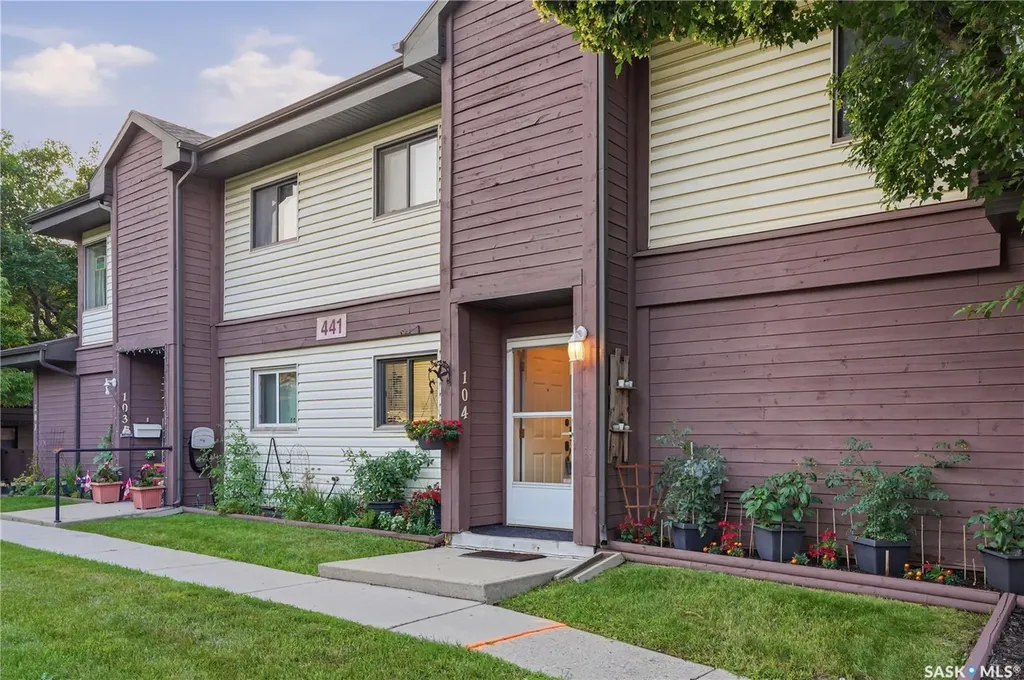 441 Pendygrasse Road Saskatoon SK S7M 5C1