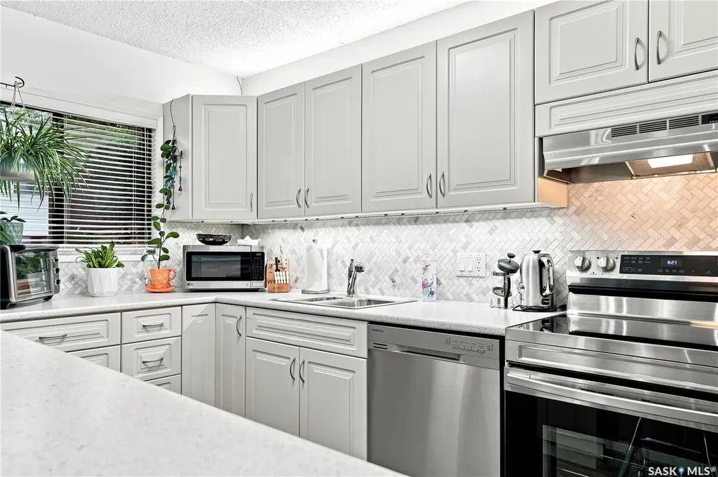 441 Pendygrasse Road Saskatoon SK S7M 5C1