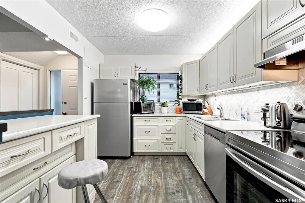 441 Pendygrasse Road Saskatoon SK S7M 5C1