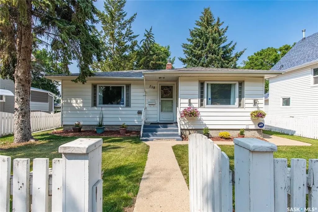 218 Coteau Street W Moose Jaw SK S6H 5C7