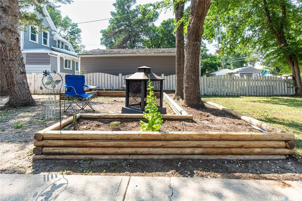 218 Coteau Street W Moose Jaw SK S6H 5C7