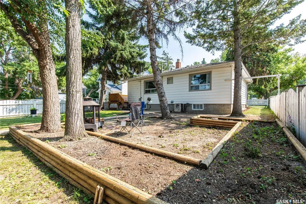 218 Coteau Street W Moose Jaw SK S6H 5C7