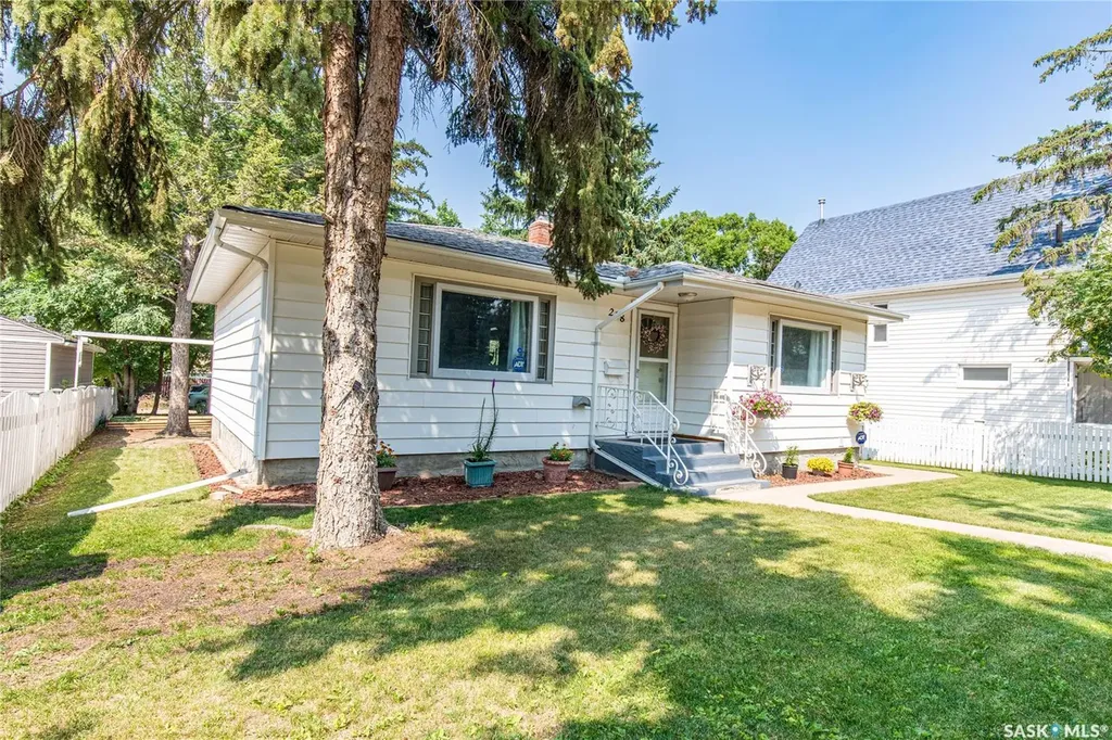 218 Coteau Street W Moose Jaw SK S6H 5C7