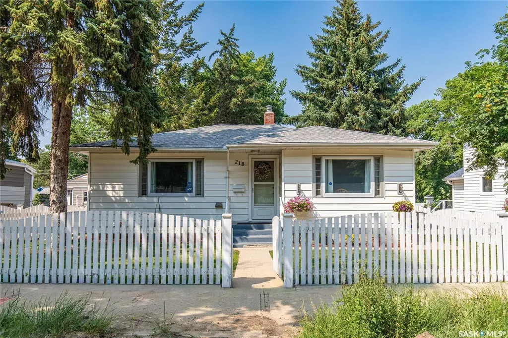 218 Coteau Street W Moose Jaw SK S6H 5C7