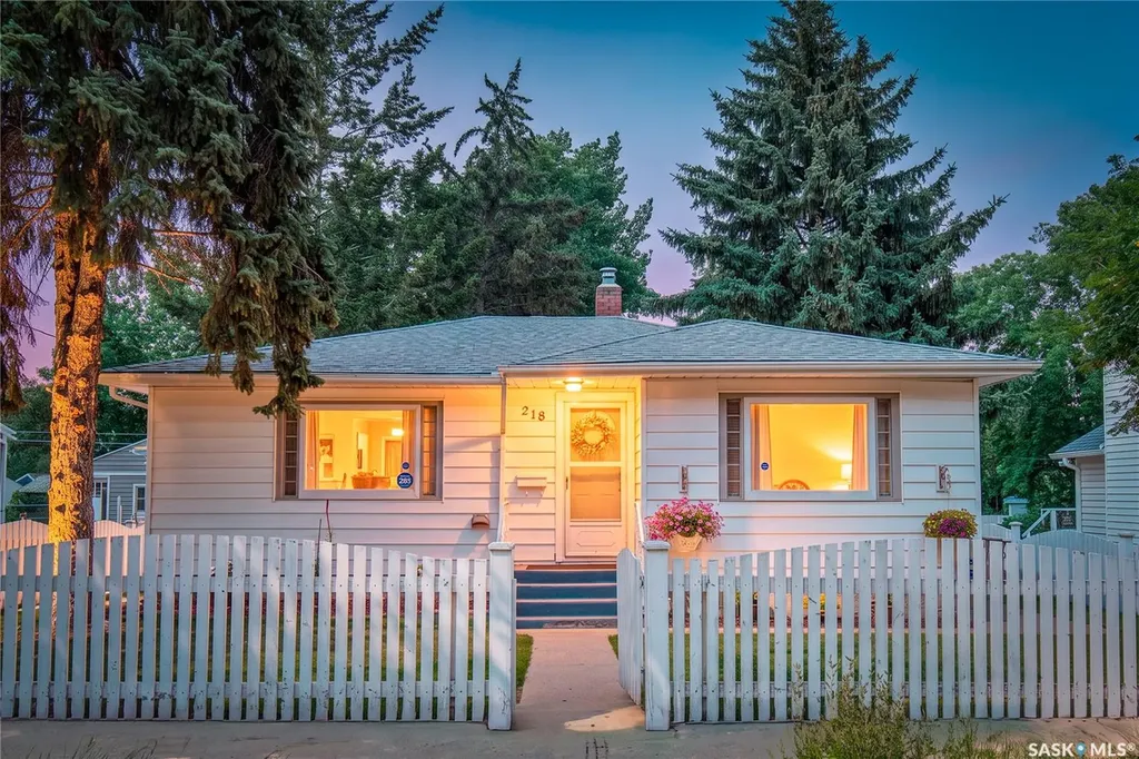 218 Coteau Street W Moose Jaw SK S6H 5C7