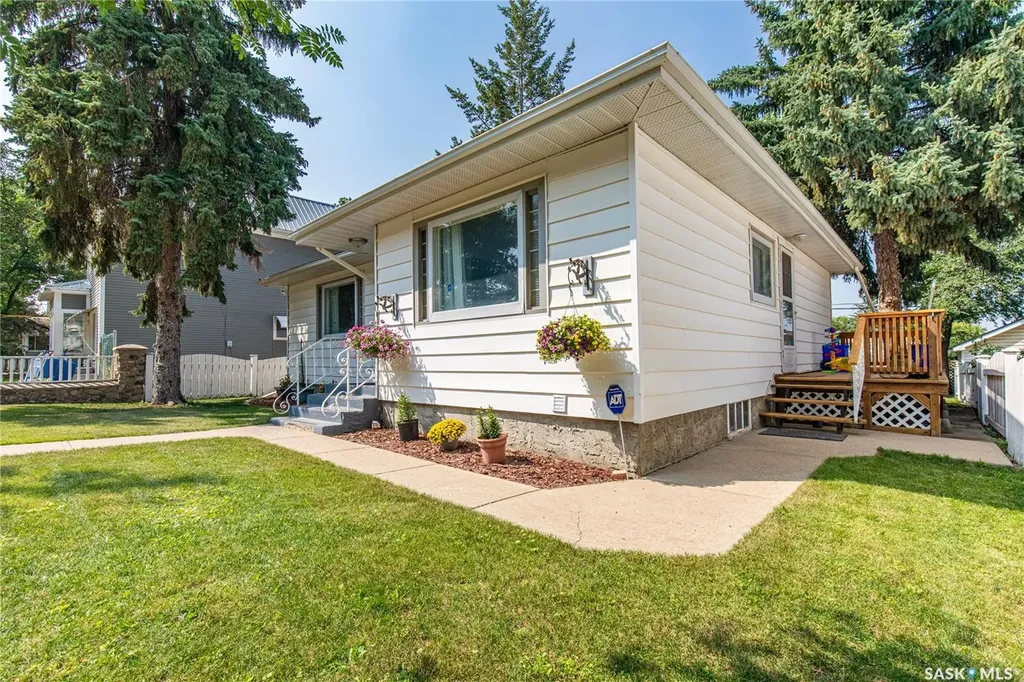 218 Coteau Street W Moose Jaw SK S6H 5C7