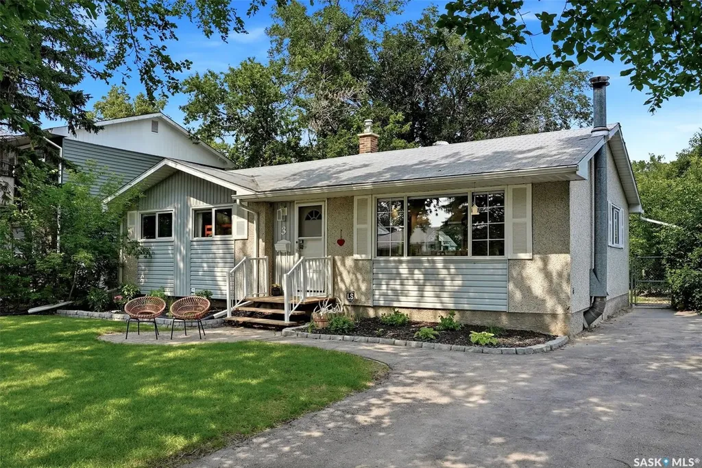 3 Woodlawn Place Regina SK S4S 5M9