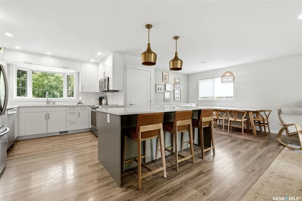 3 Woodlawn Place Regina SK S4S 5M9