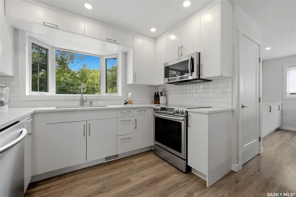 3 Woodlawn Place Regina SK S4S 5M9