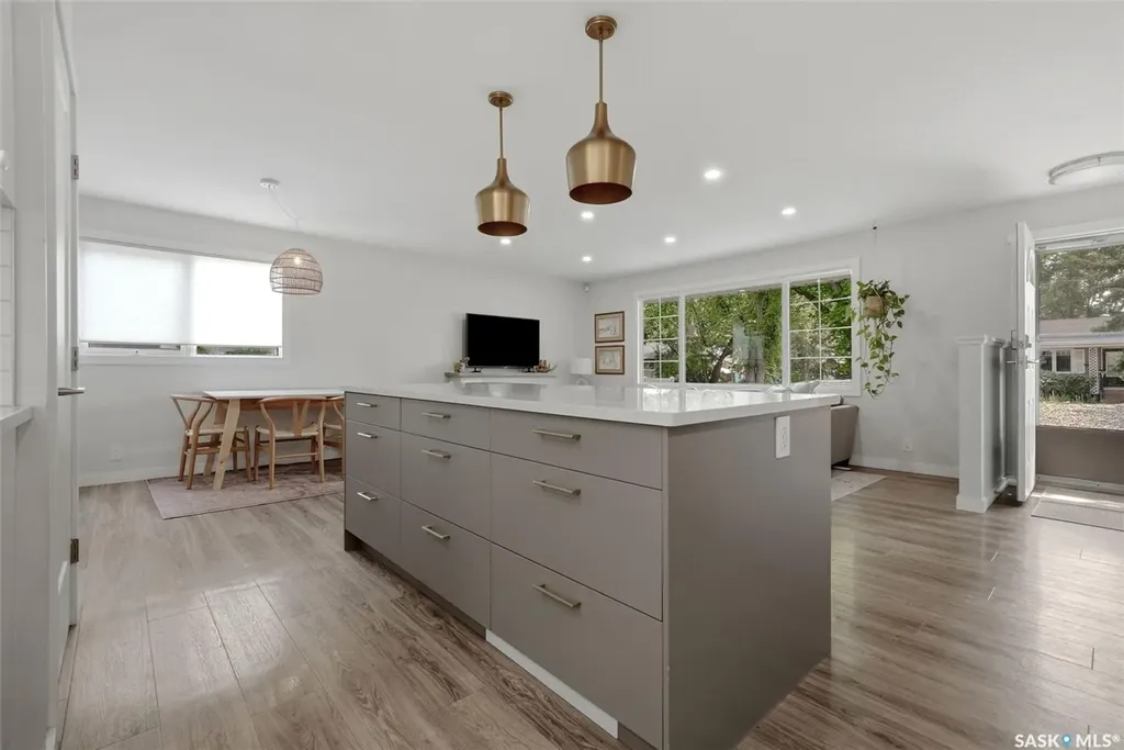 3 Woodlawn Place Regina SK S4S 5M9