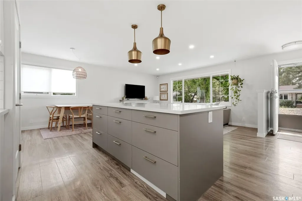 3 Woodlawn Place Regina SK S4S 5M9