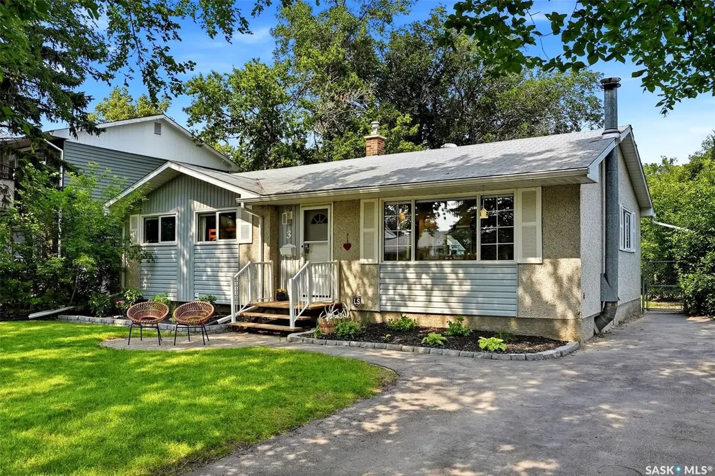 3 Woodlawn Place Regina SK S4S 5M9