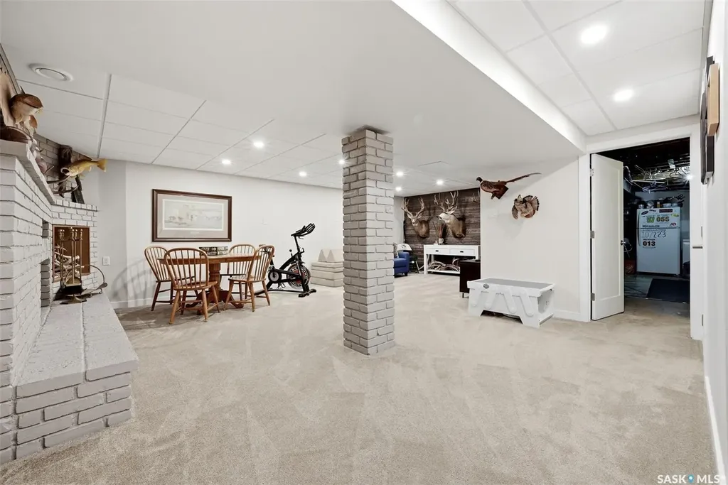 3 Woodlawn Place Regina SK S4S 5M9