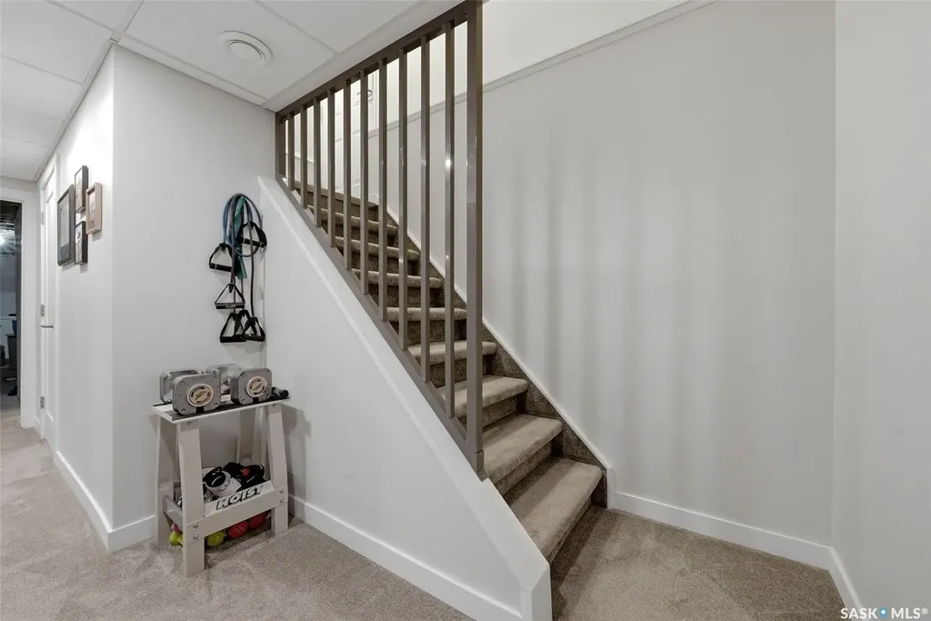 3 Woodlawn Place Regina SK S4S 5M9