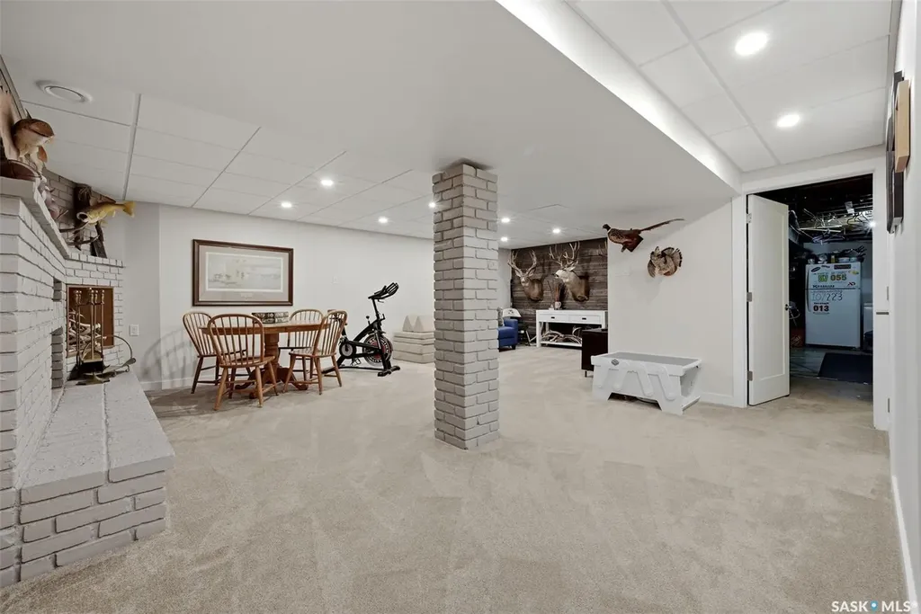 3 Woodlawn Place Regina SK S4S 5M9