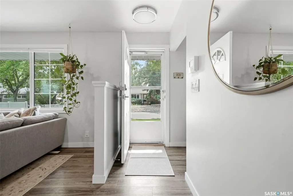 3 Woodlawn Place Regina SK S4S 5M9
