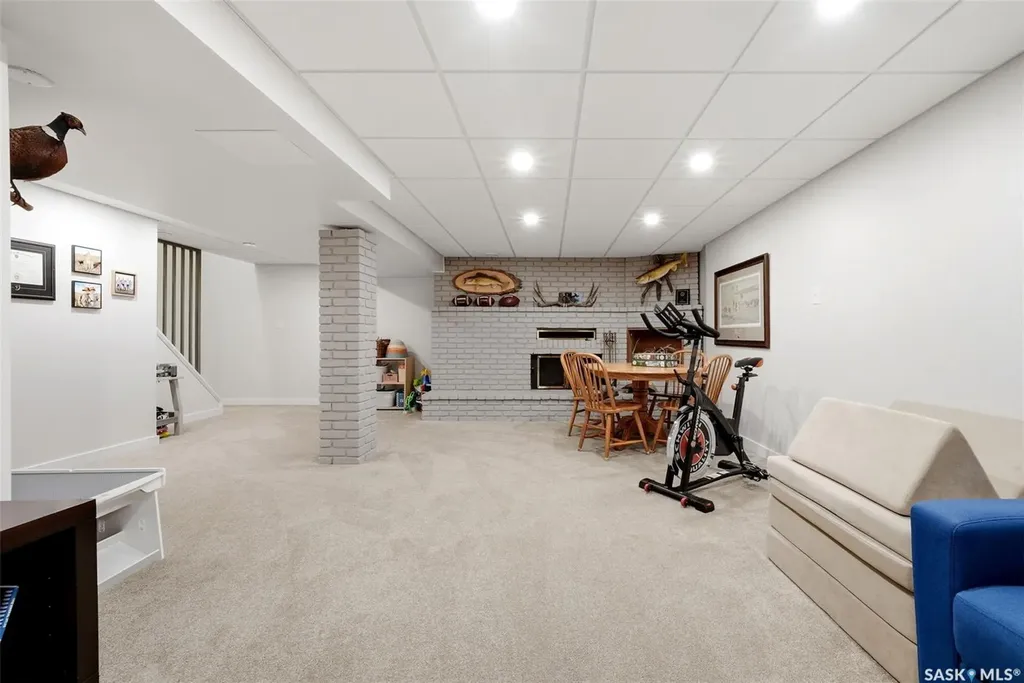 3 Woodlawn Place Regina SK S4S 5M9