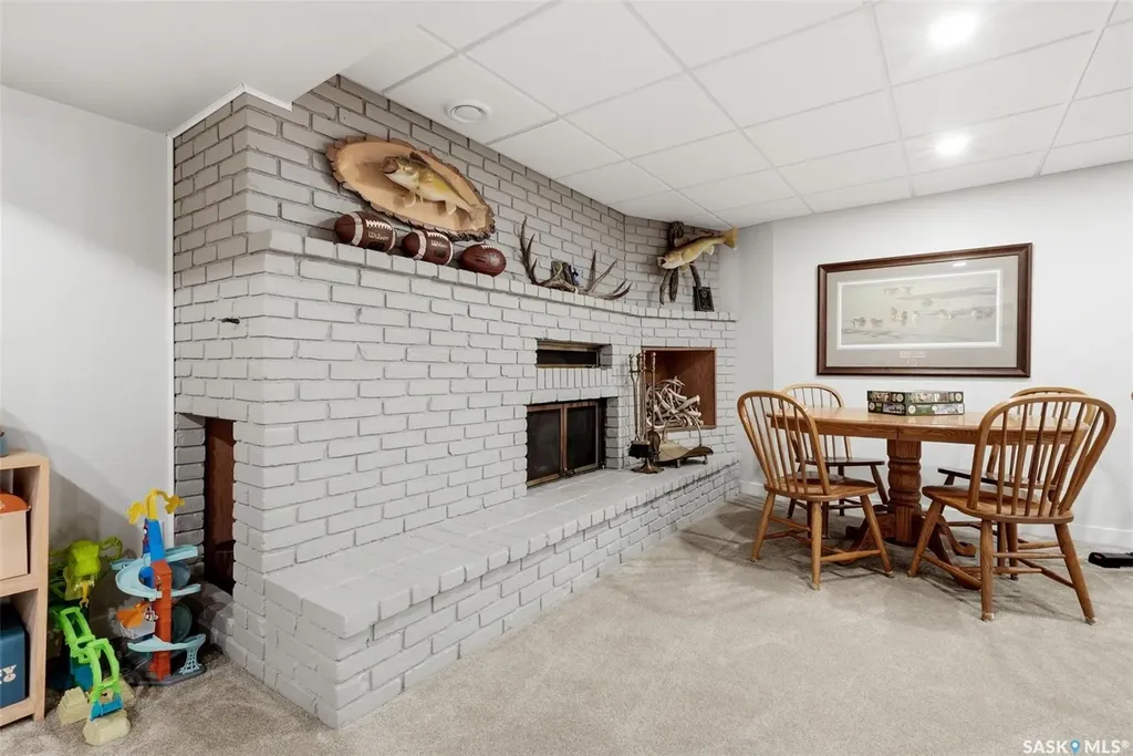 3 Woodlawn Place Regina SK S4S 5M9