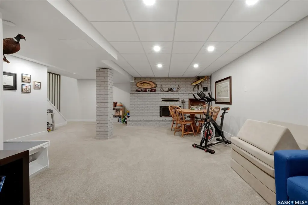 3 Woodlawn Place Regina SK S4S 5M9