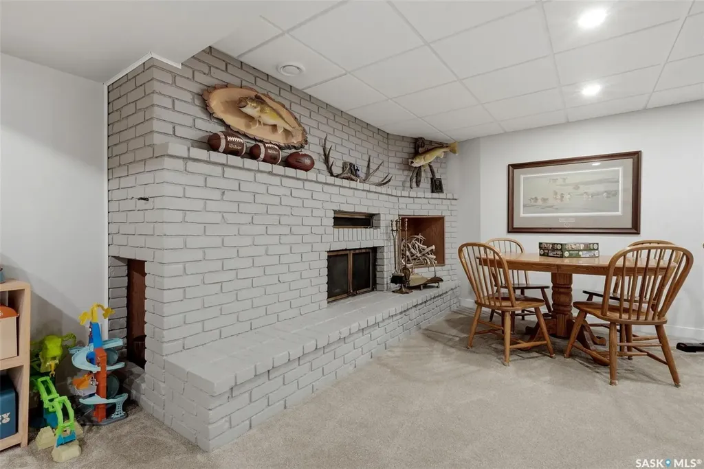 3 Woodlawn Place Regina SK S4S 5M9